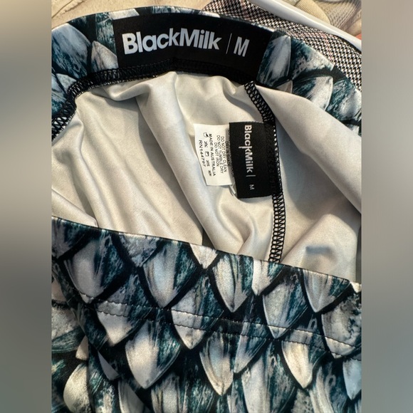 DRAGON SCALES SILVER LEGGINGS - Picture 6 of 7